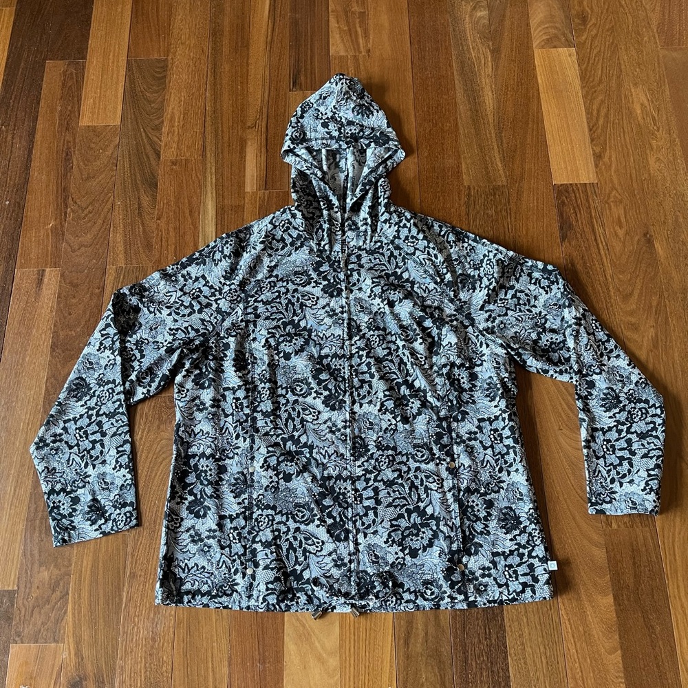 Zenergy by Chico Lightweight Zip-up Hooded Jacket. Size: 3